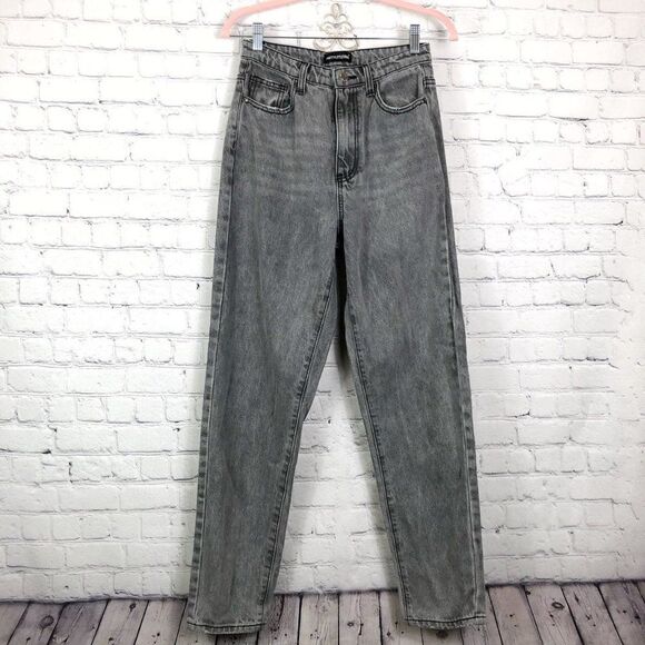 PrettyLittleThing Mom Faded Gray High Waisted Jeans - Picture 7 of 13